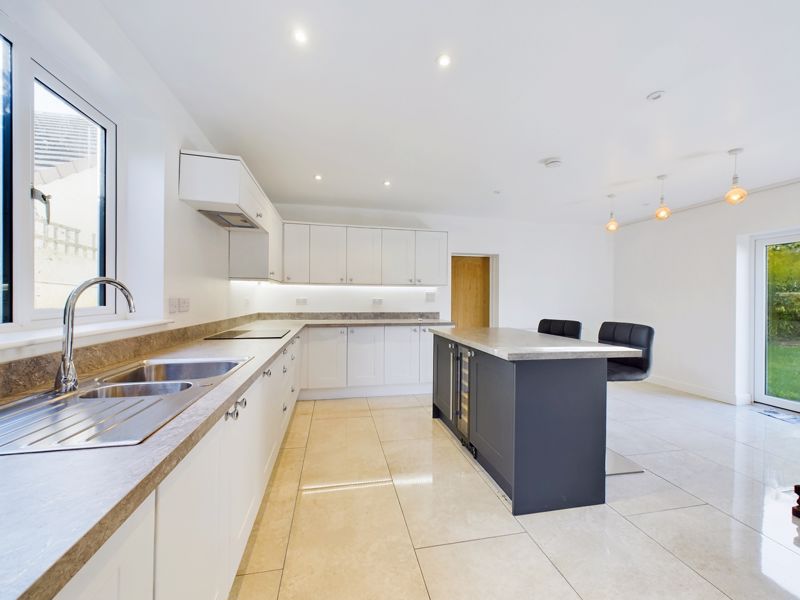3 bed house for sale in Long Lane 8