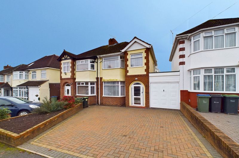 3 bed house for sale in Oak Road - Property Image 1