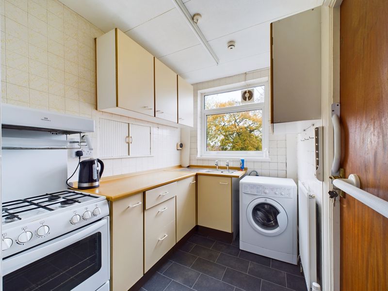3 bed house for sale in Oak Road 4