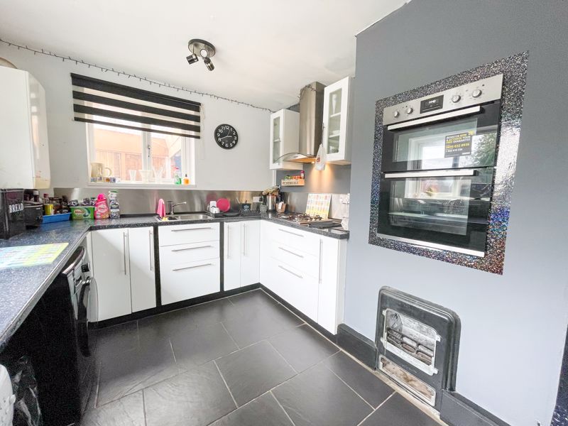 3 bed house for sale in Plimsoll Grove  - Property Image 5
