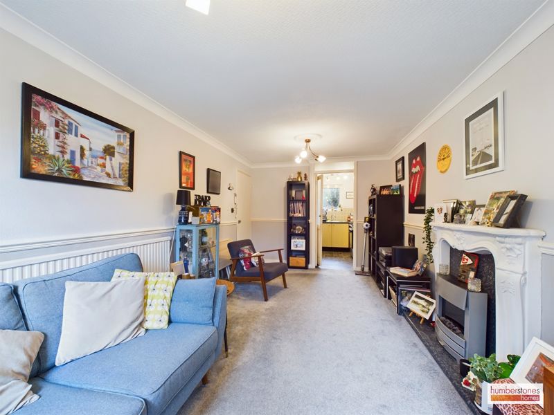 1 bed flat for sale in 2 Meadow Close 3
