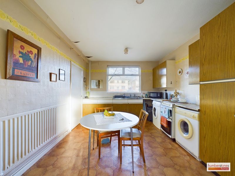 3 bed house for sale in Broadway 11