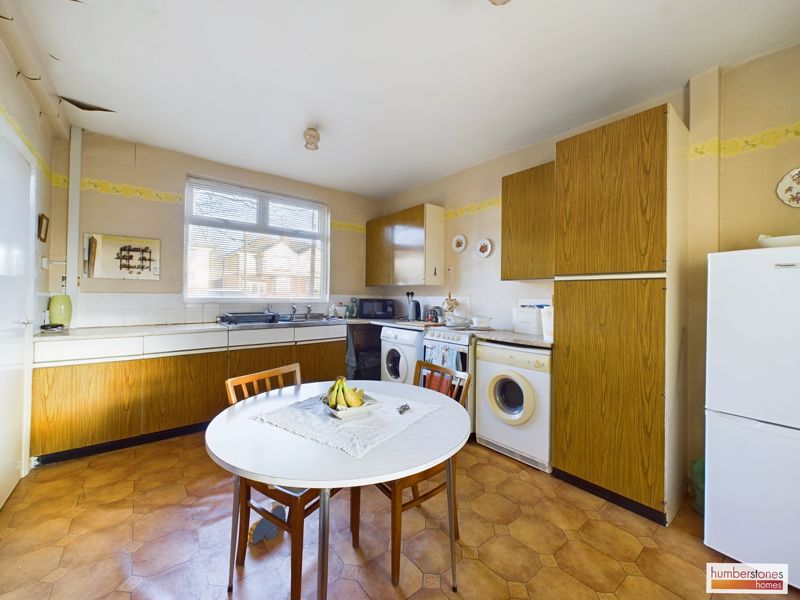 3 bed house for sale in Broadway 4