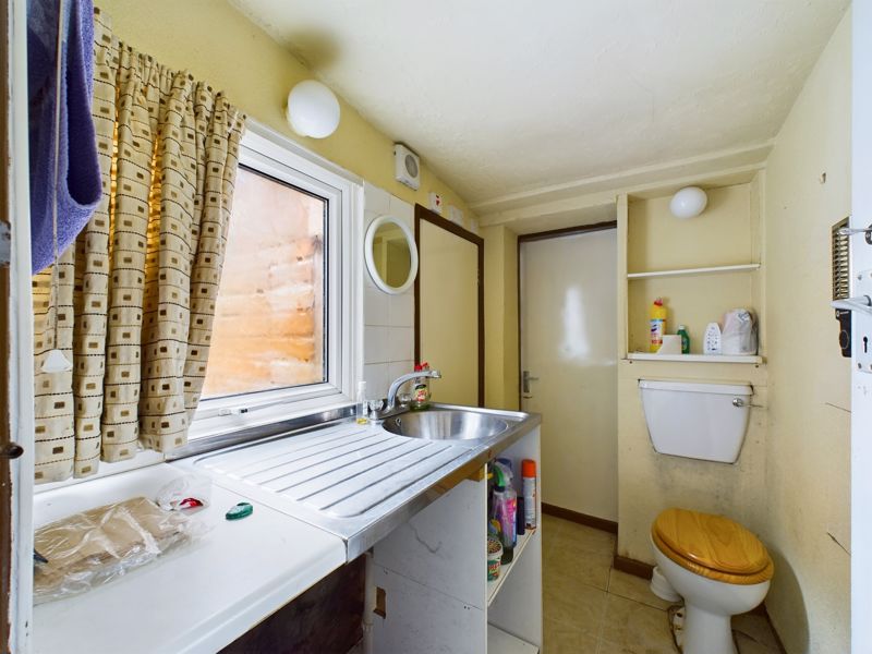 2 bed house for sale in Bishopton Road 17