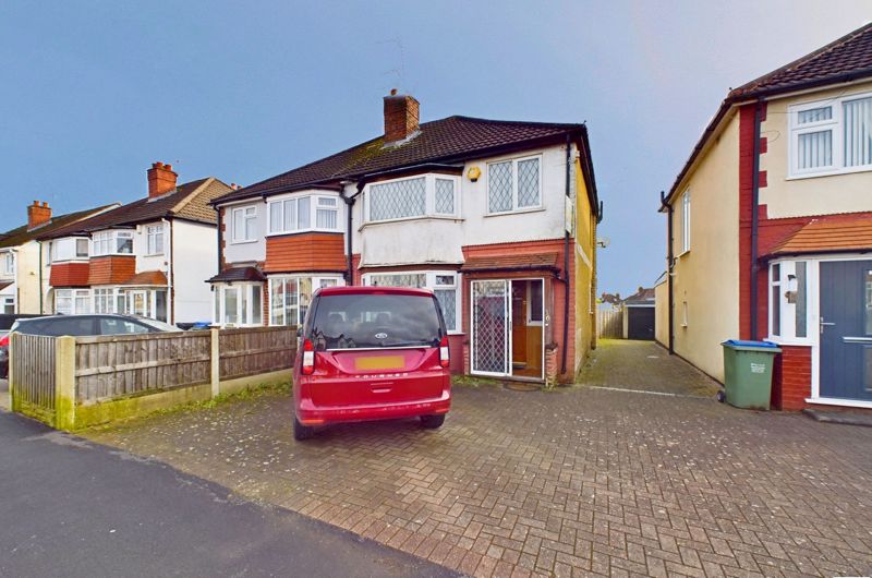 3 bed house for sale in Perry Hill Road - Property Image 1