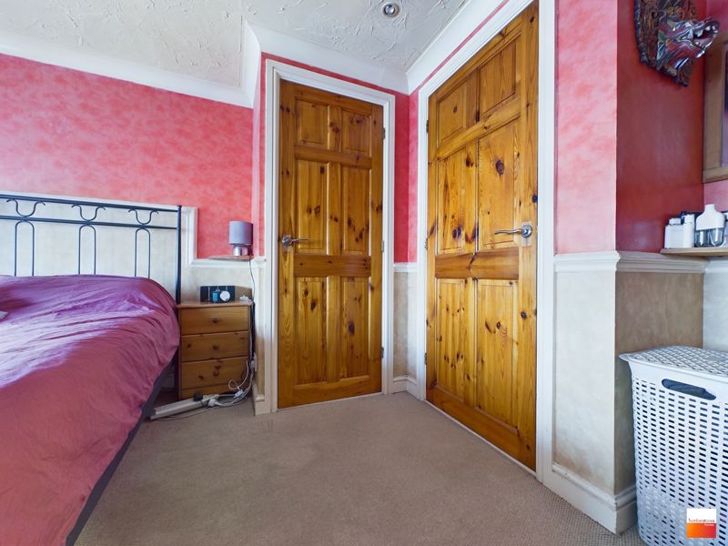 3 bed house for sale in Perry Hill Road 14