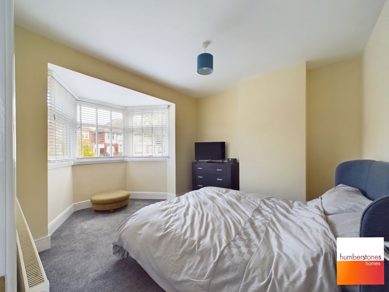 3 bed house for sale in Quinton Lane 8