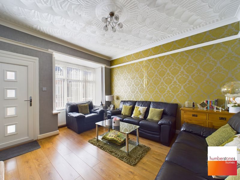 3 bed house for sale in Swindon Road 2