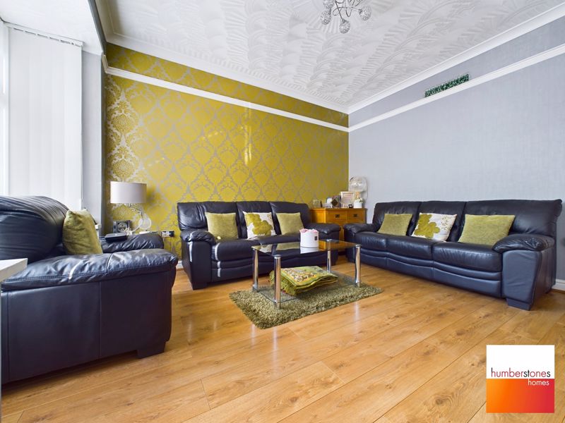 3 bed house for sale in Swindon Road 11