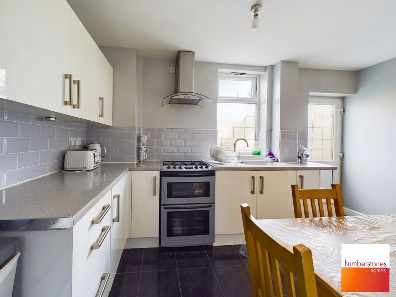 3 bed house for sale in Swindon Road 12