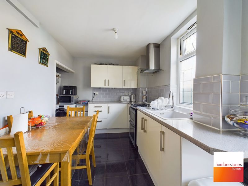 3 bed house for sale in Swindon Road 4