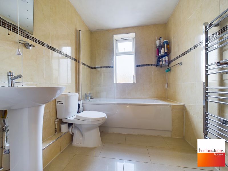3 bed house for sale in Swindon Road 9