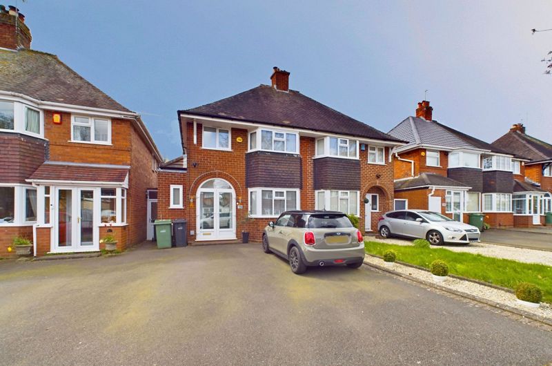 3 bed house for sale in Shenstone Valley Road 1
