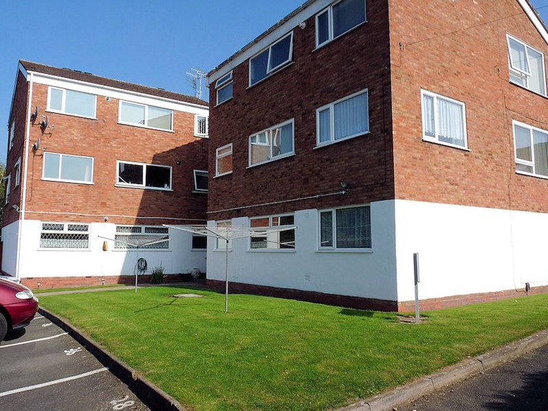 2 bed flat to rent in Stour Close 1