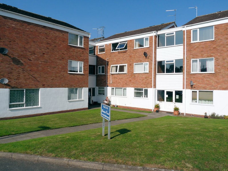 2 bed flat to rent in Stour Close 14