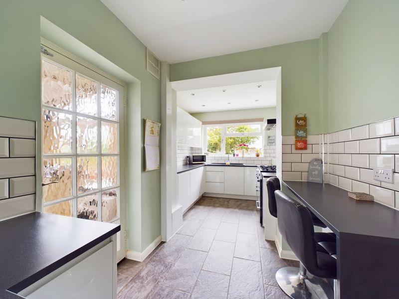 3 bed house for sale in Apsley Road 6