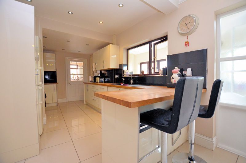 4 bed house for sale in Edenhall Road 1