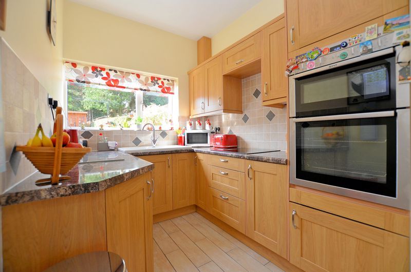 3 bed house for sale in Grayswood Park Road  - Property Image 4
