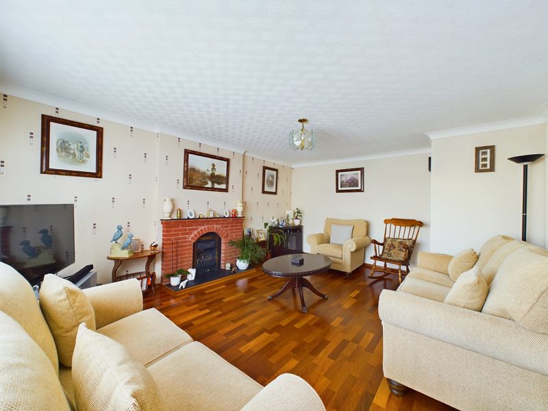 2 bed bungalow for sale in Forest Road  - Property Image 12