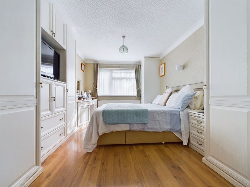 2 bed bungalow for sale in Forest Road  - Property Image 6