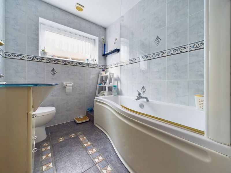2 bed bungalow for sale in Forest Road  - Property Image 9