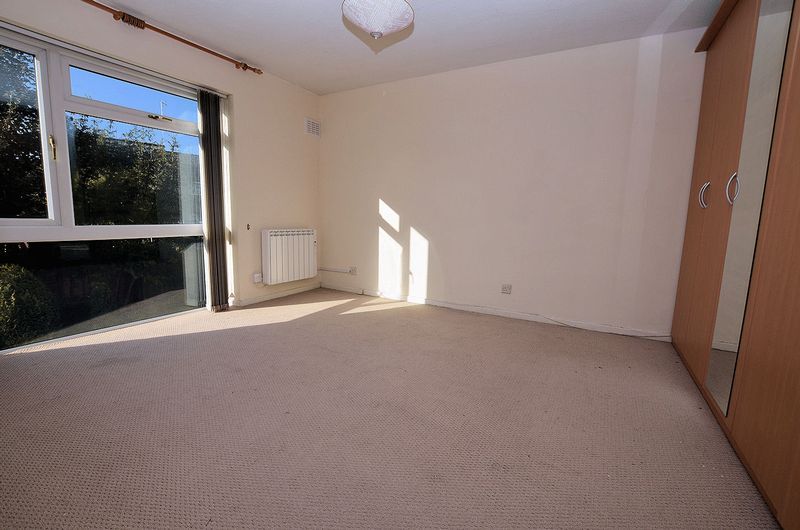 2 bed flat to rent in Harden Manor Court  - Property Image 4