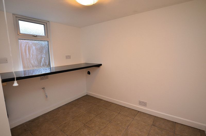 3 bed house to rent in Haywharf Road  - Property Image 7
