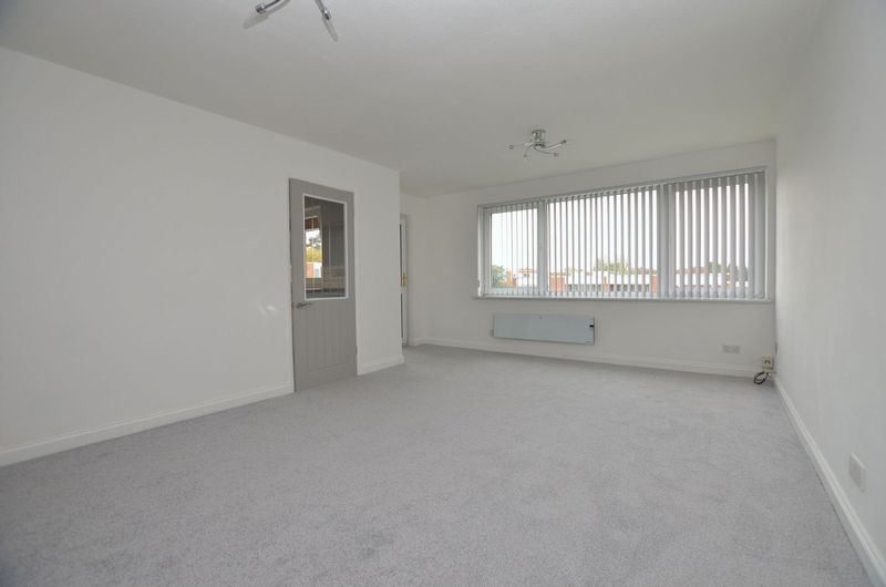 2 bed flat to rent in Binswood Road 6