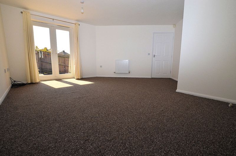 3 bed house to rent in Hurst Green Road 3