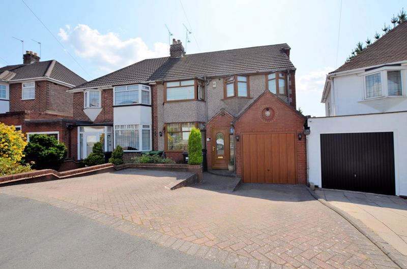 3 bed house for sale in Broadway Croft - Property Image 1