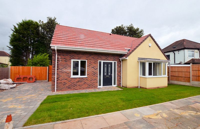 2 bed bungalow for sale in Elm Croft, West Midlands, B68 (ref 8399911