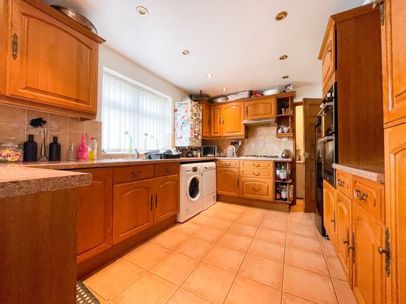 4 bed house to rent in Westbourne Road  - Property Image 5