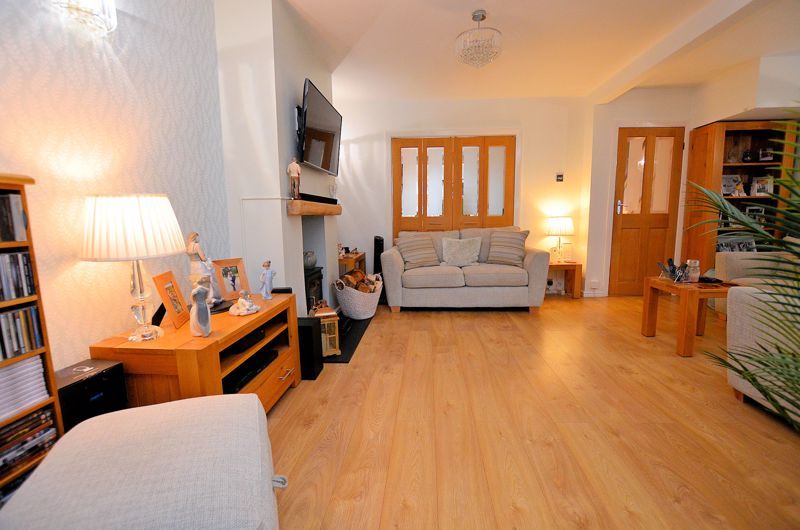 3 bed house for sale in White Road  - Property Image 11