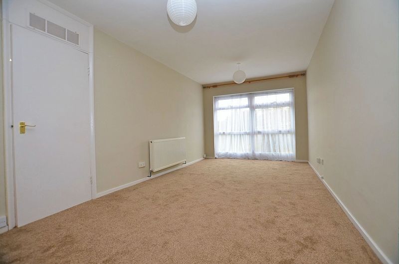 1 bed flat to rent in Leicester Close 3