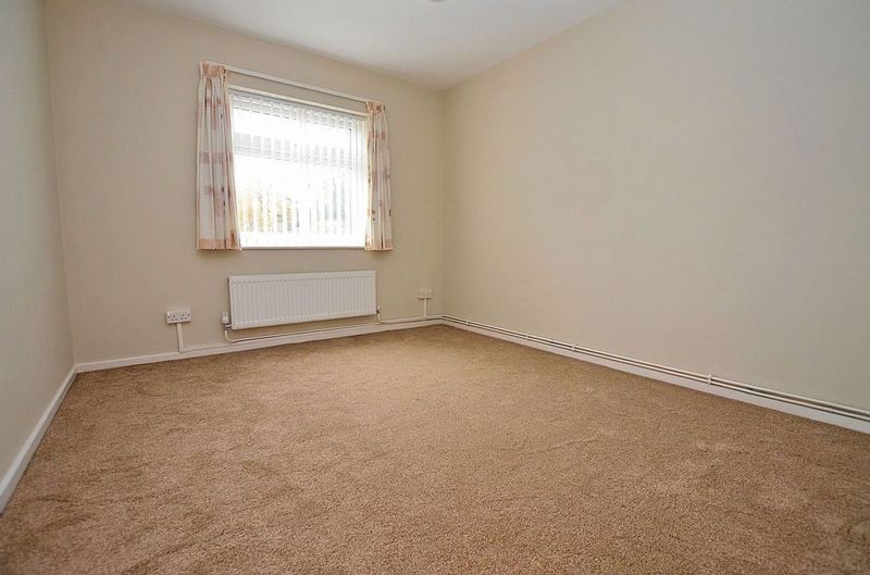 1 bed flat to rent in Leicester Close 5