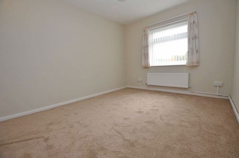 1 bed flat to rent in Leicester Close 10