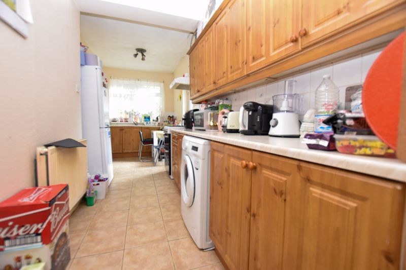 2 bed flat to rent in Stanmore Road 3