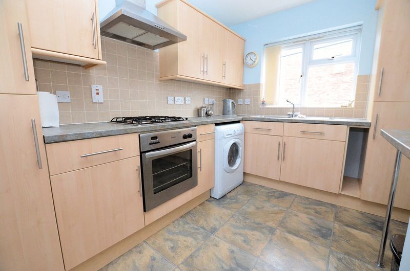 2 bed flat for sale in Apsley Road 2