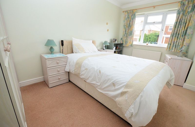 2 bed flat for sale in Apsley Road 6