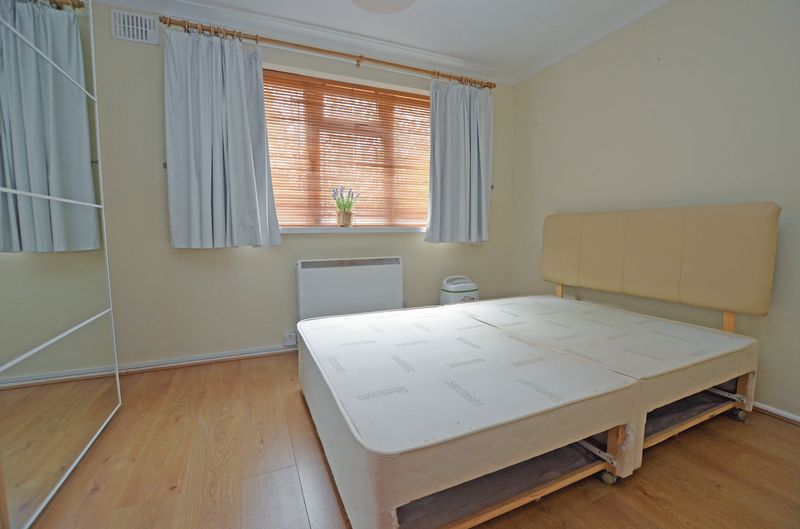 1 bed flat to rent in Garratt Close 7