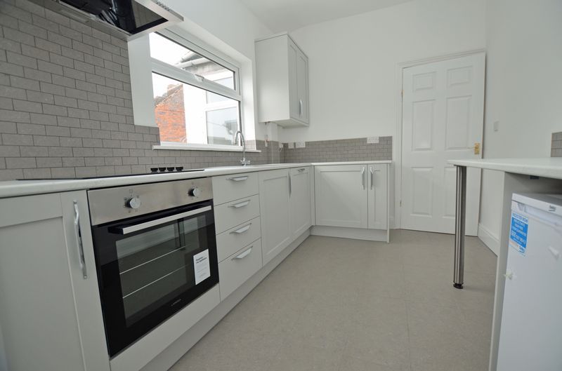 1 bed flat to rent in High Street 2