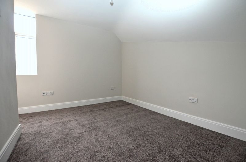 1 bed flat to rent in High Street 12
