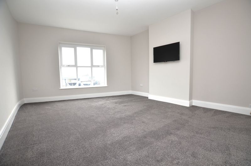 1 bed flat to rent in High Street 6