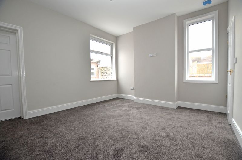 1 bed flat to rent in High Street 8