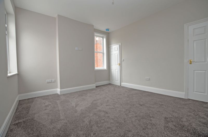 1 bed flat to rent in High Street 9