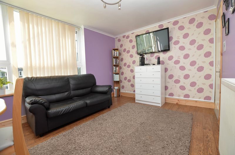 2 bed flat to rent in Simmons Drive 14