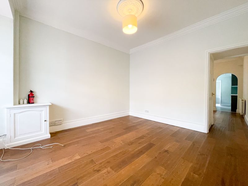 2 bed house to rent in Gladys Road  - Property Image 6