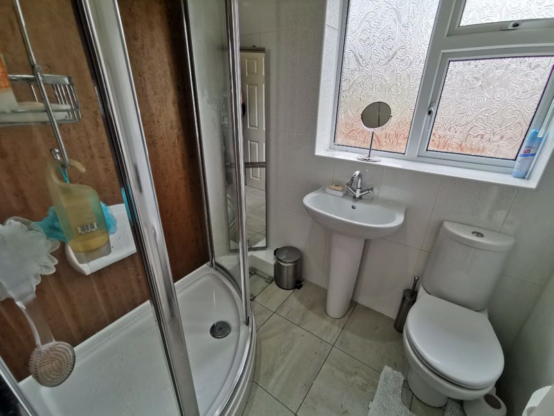 3 bed house for sale in Middlefield Avenue 14