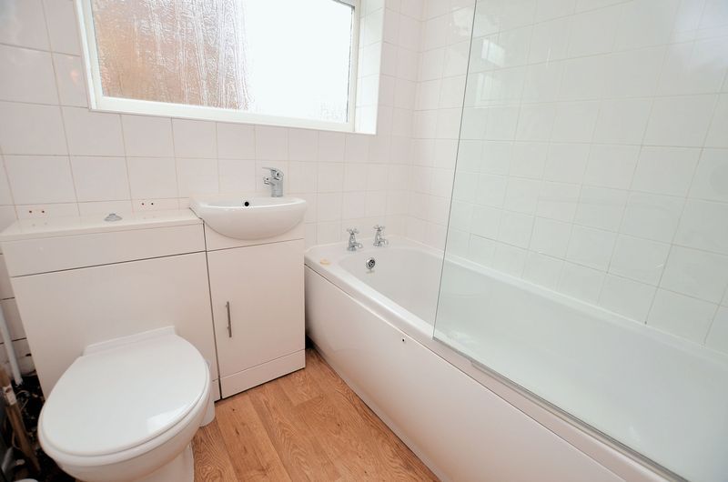 2 bed flat for sale in Ventnor Close  - Property Image 9