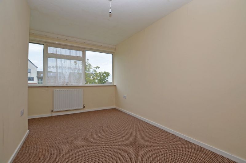 3 bed house to rent in Merritts Hill 7